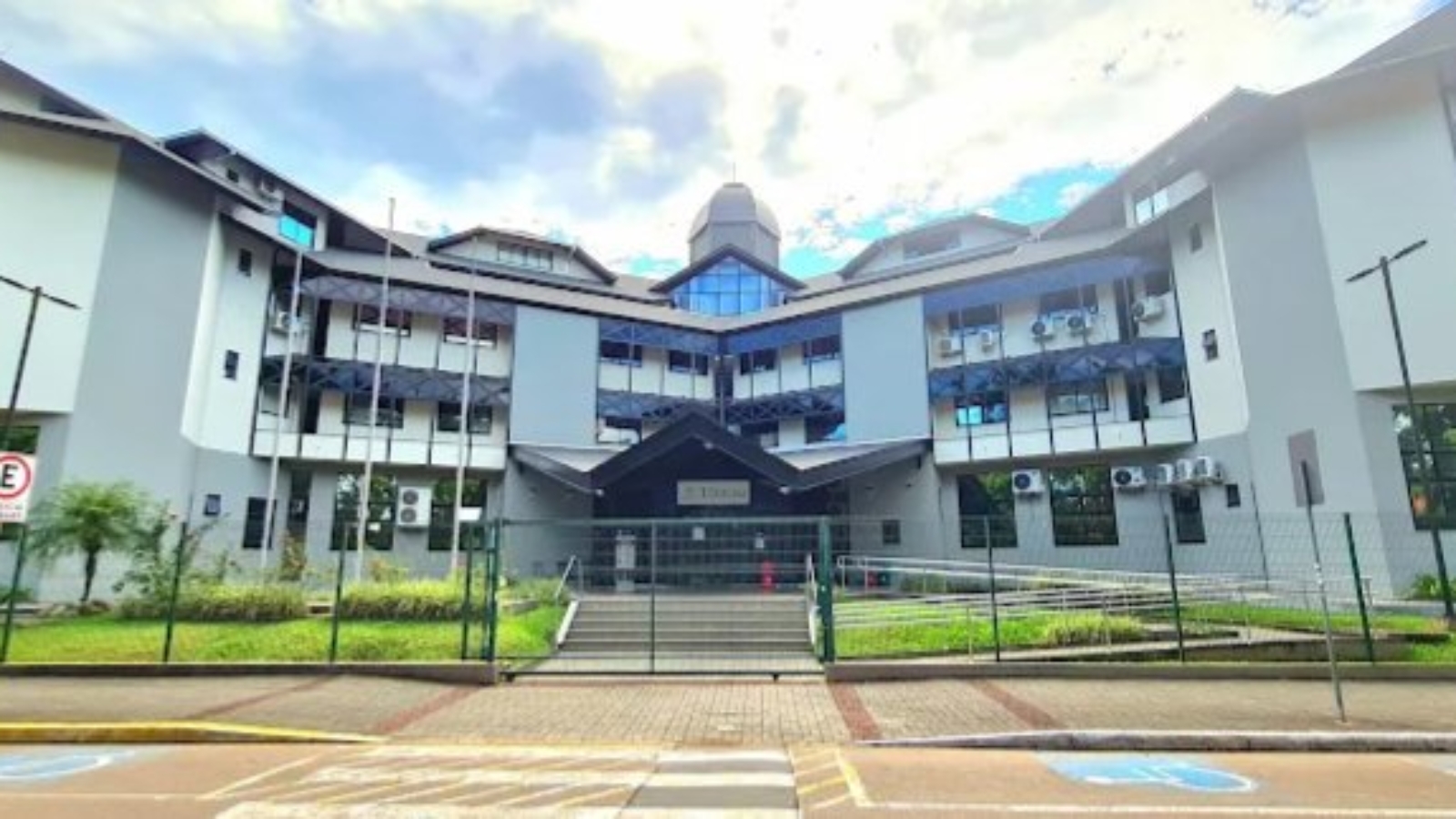 DECISÃO AUTORIZA BLOQUEIO DE CNH E PENHORA DE COTAS PARA GARANTIR CUMPRIMENTO DE SENTENÇA